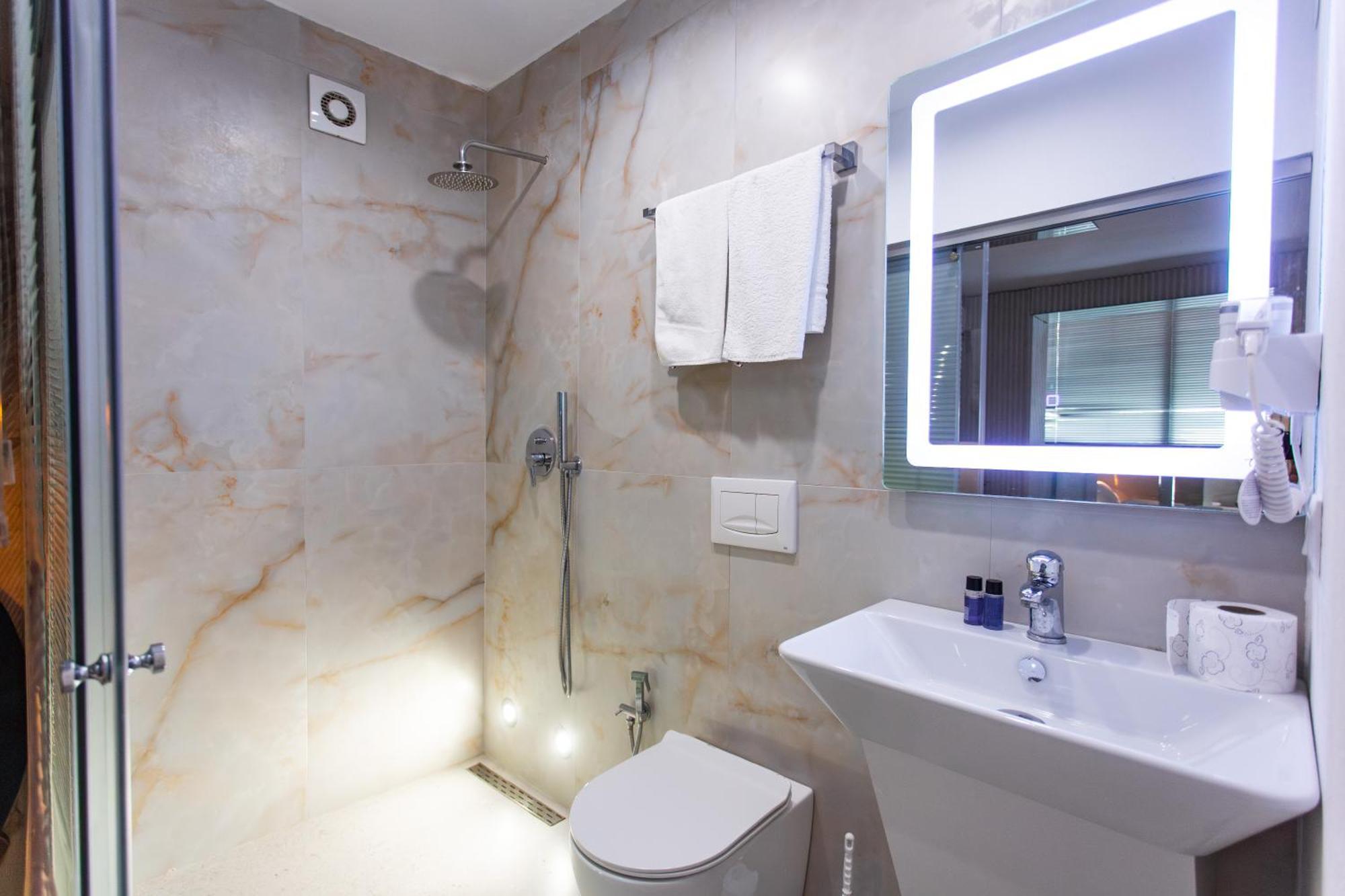 The Bubbles - Jacuzzi Hotel Tiranë Ngoại thất bức ảnh