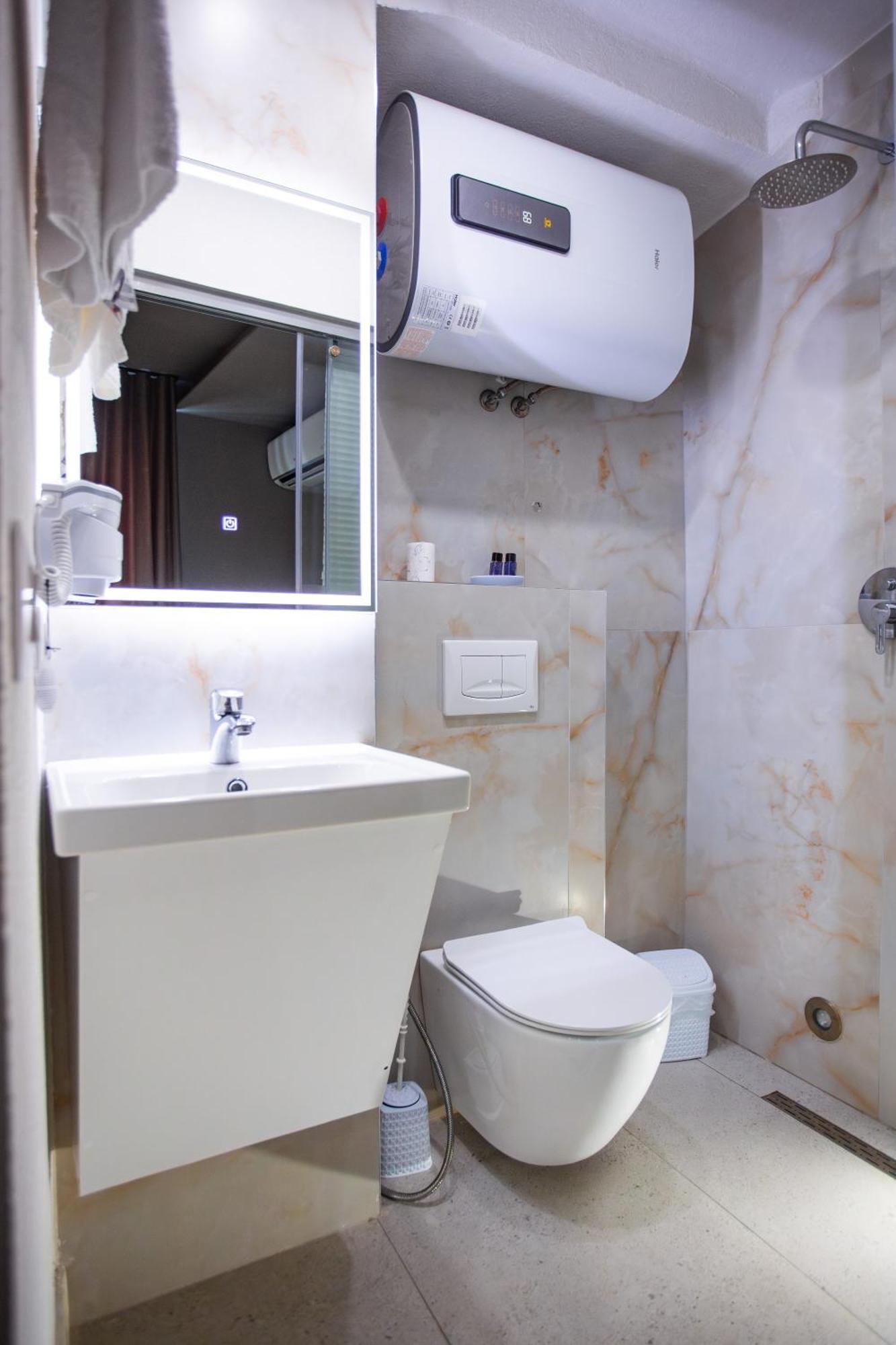 The Bubbles - Jacuzzi Hotel Tiranë Ngoại thất bức ảnh