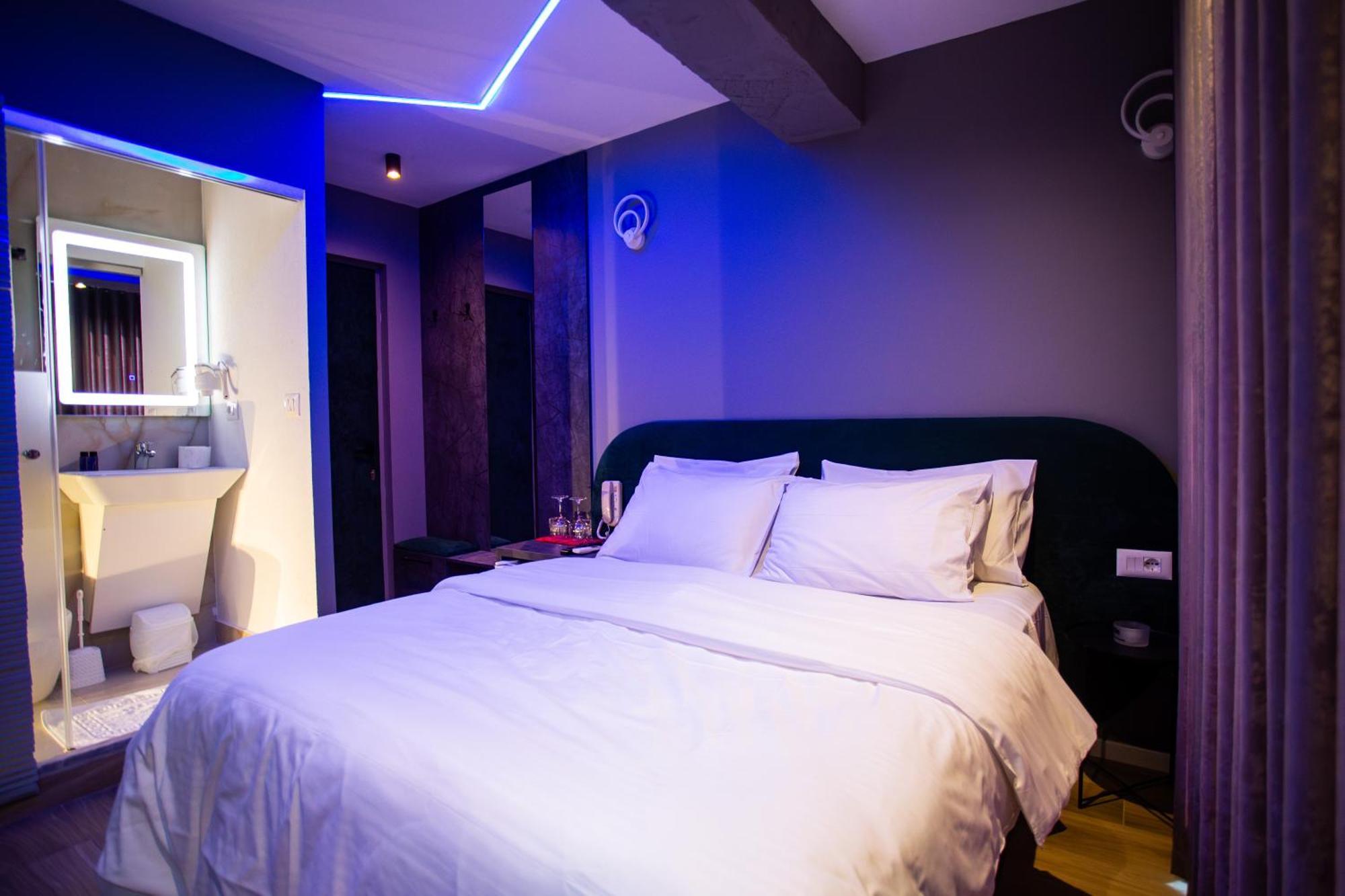 The Bubbles - Jacuzzi Hotel Tiranë Ngoại thất bức ảnh