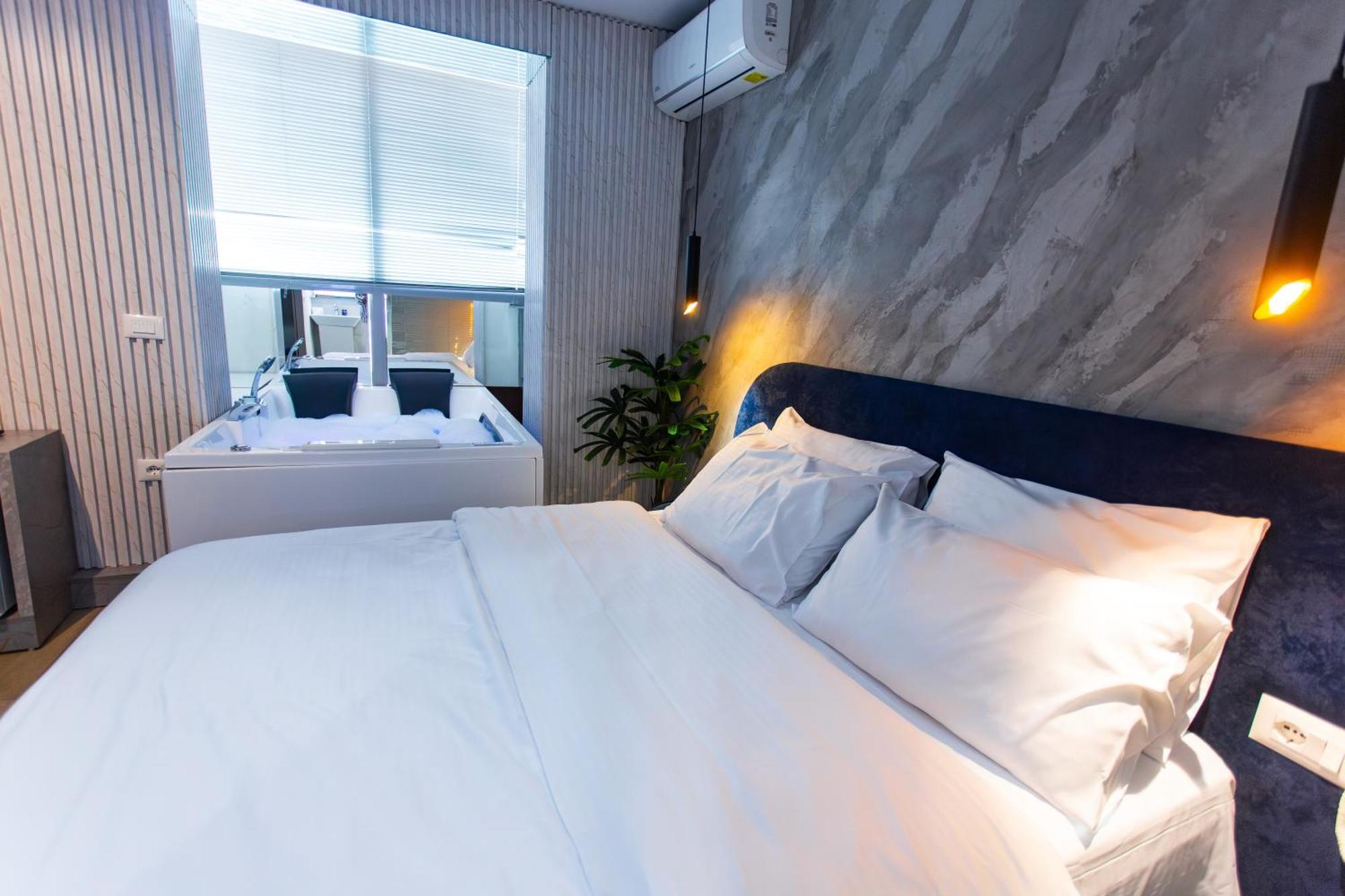 The Bubbles - Jacuzzi Hotel Tiranë Ngoại thất bức ảnh