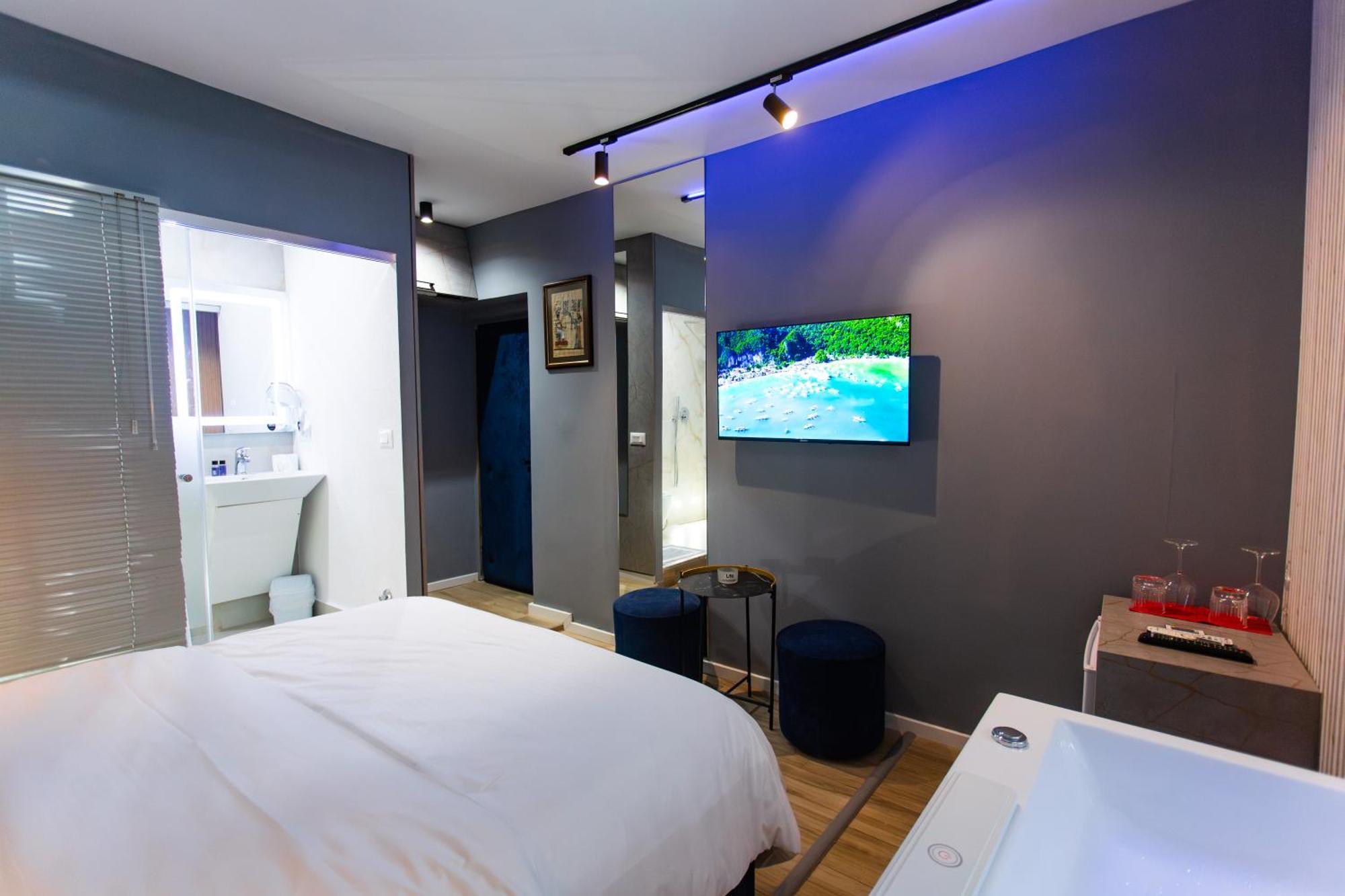 The Bubbles - Jacuzzi Hotel Tiranë Ngoại thất bức ảnh