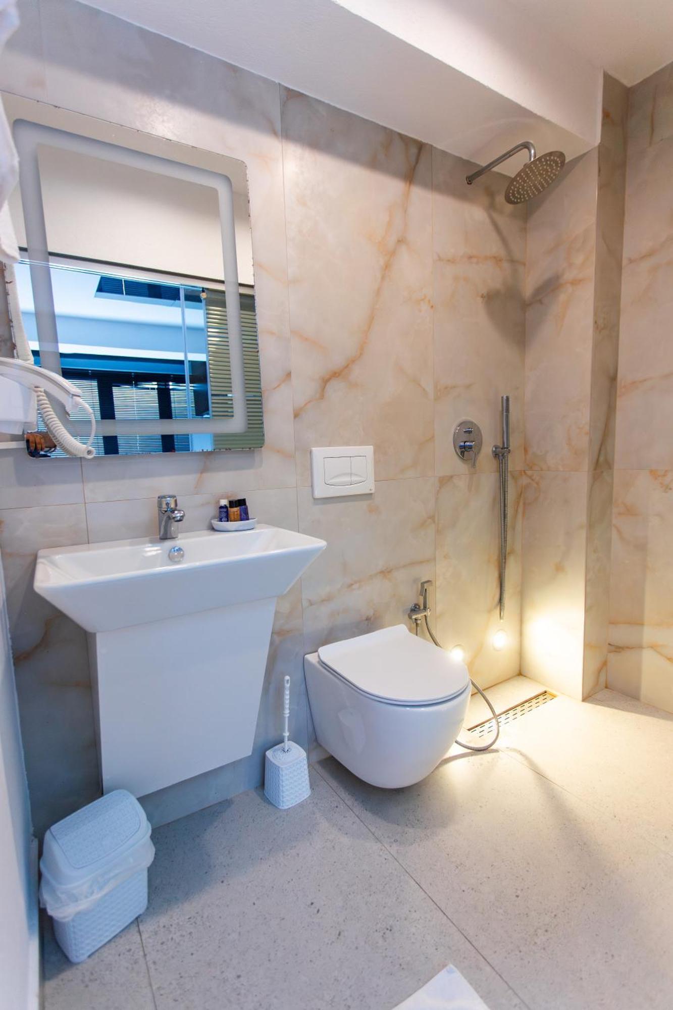 The Bubbles - Jacuzzi Hotel Tiranë Ngoại thất bức ảnh