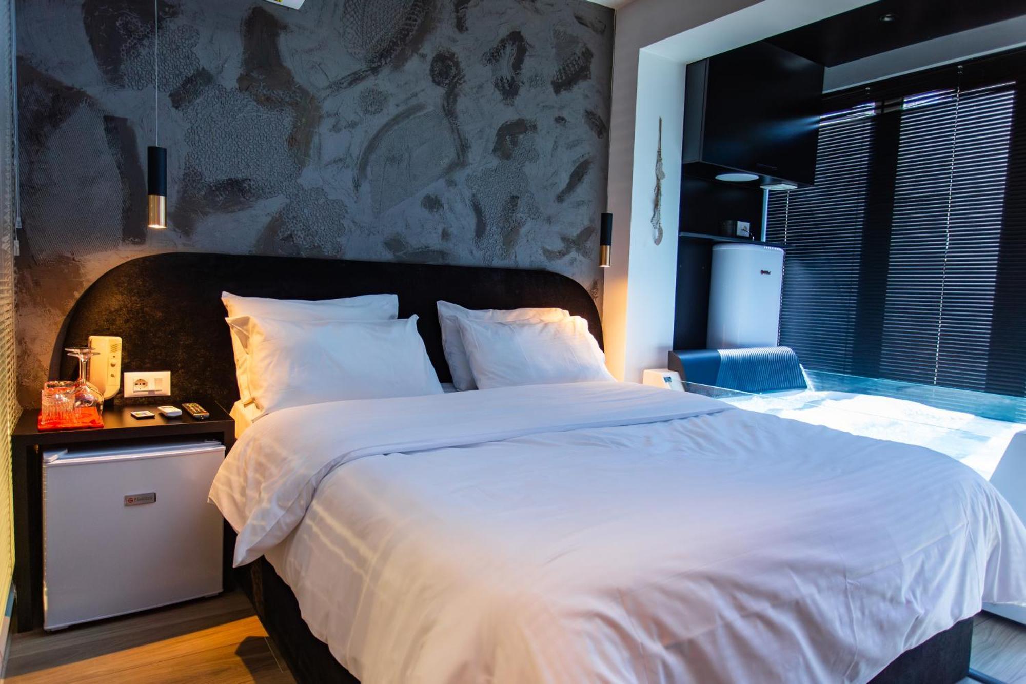 The Bubbles - Jacuzzi Hotel Tiranë Ngoại thất bức ảnh