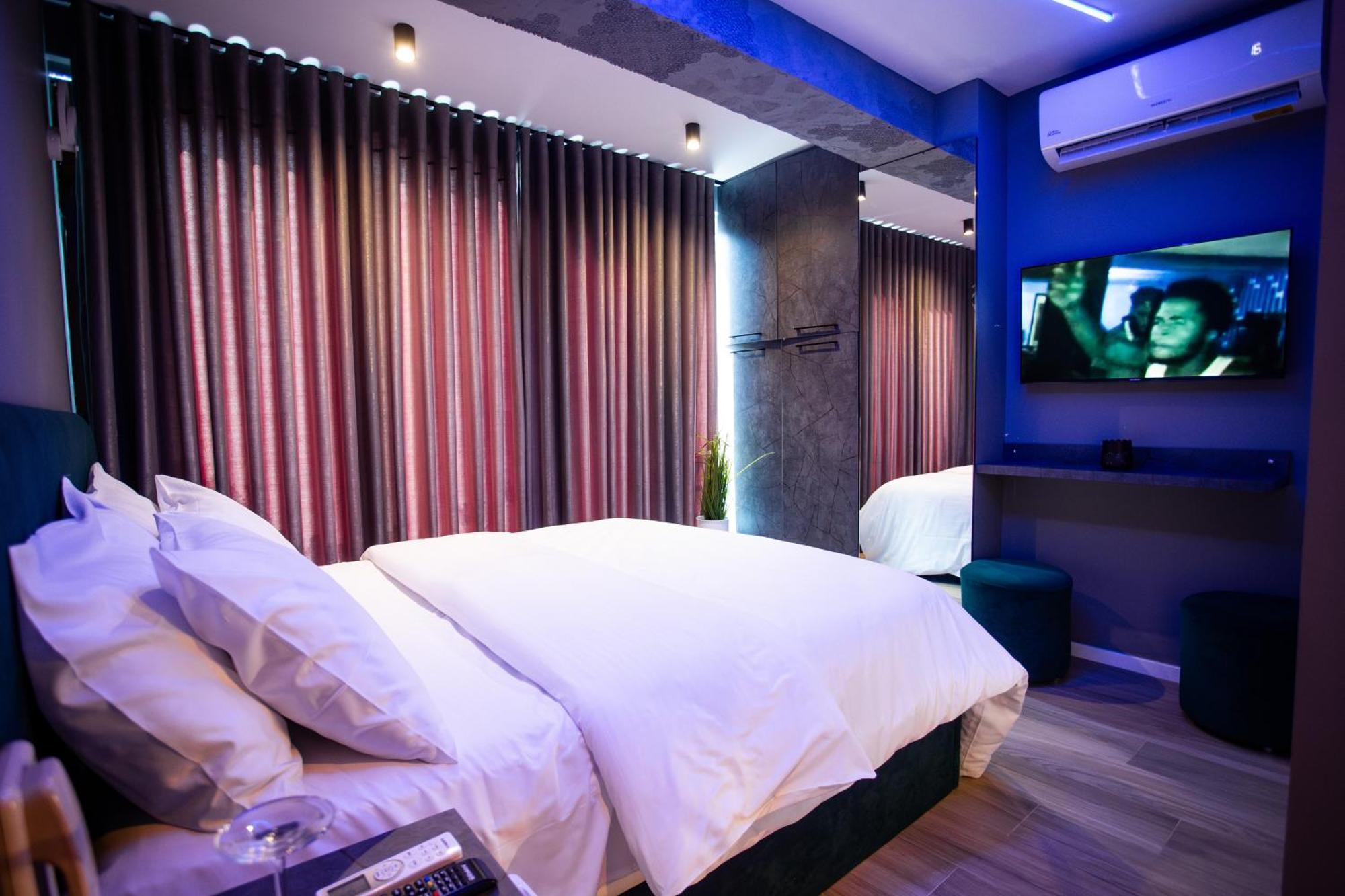 The Bubbles - Jacuzzi Hotel Tiranë Ngoại thất bức ảnh