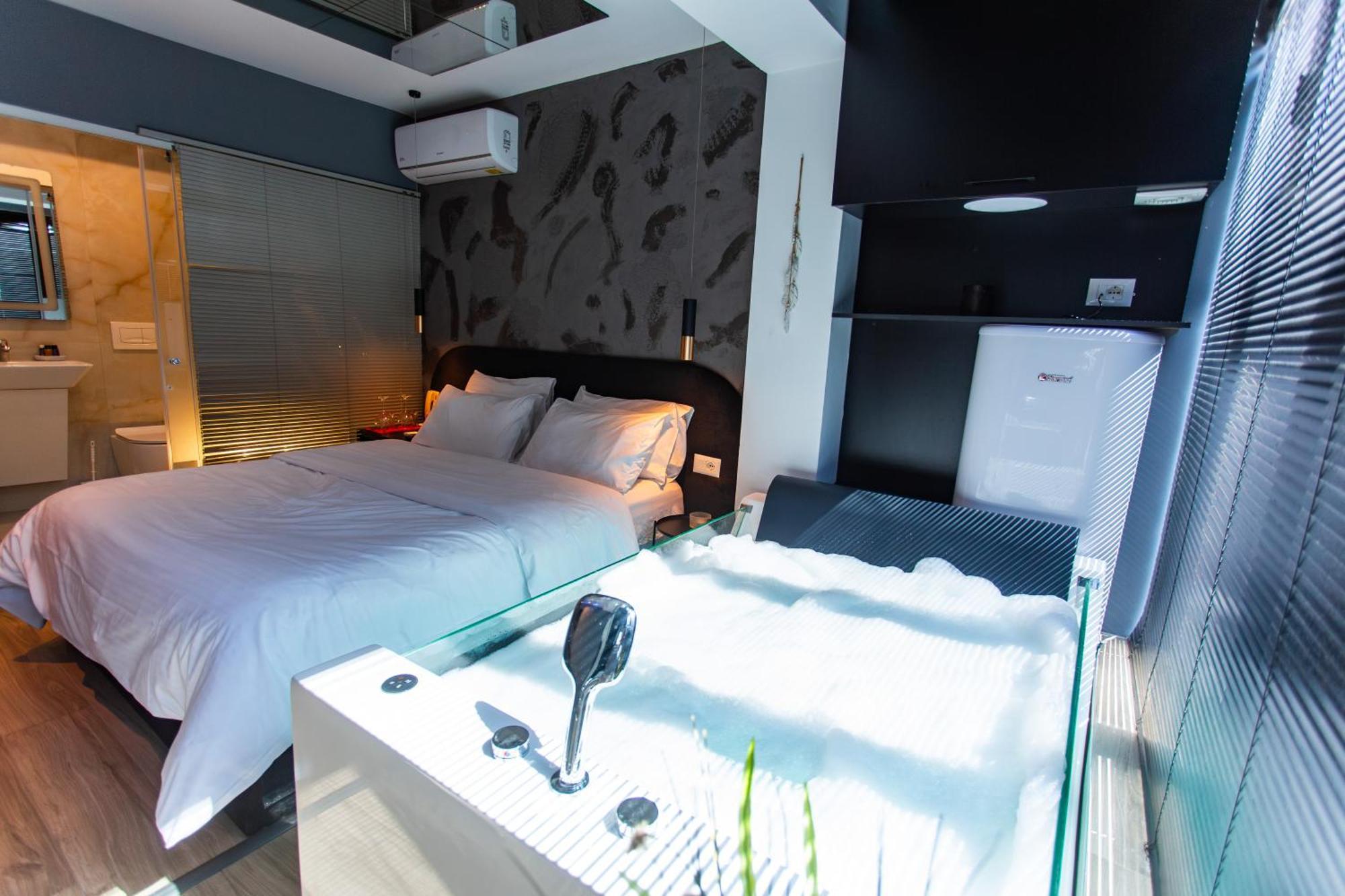 The Bubbles - Jacuzzi Hotel Tiranë Ngoại thất bức ảnh