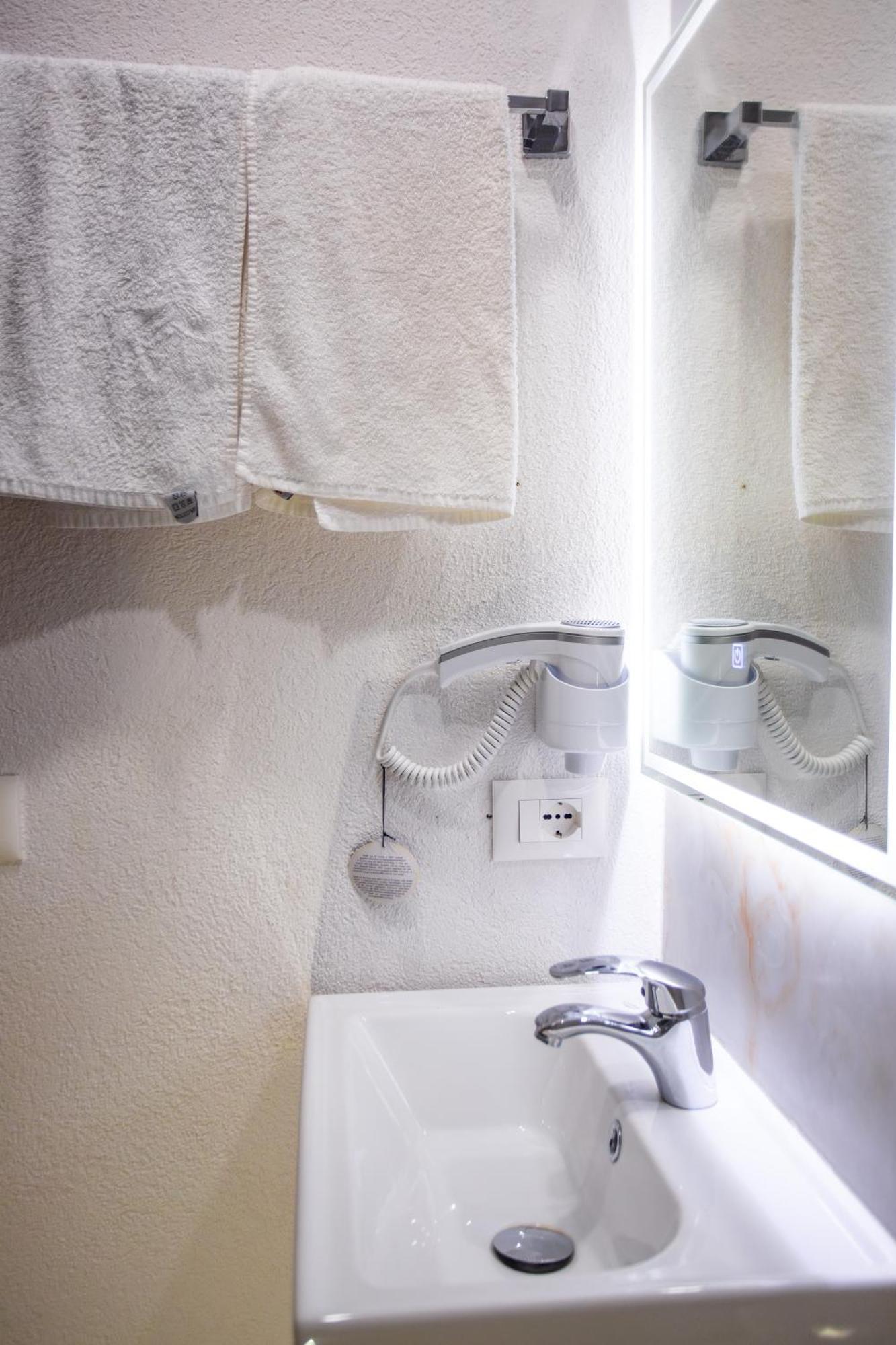 The Bubbles - Jacuzzi Hotel Tiranë Ngoại thất bức ảnh