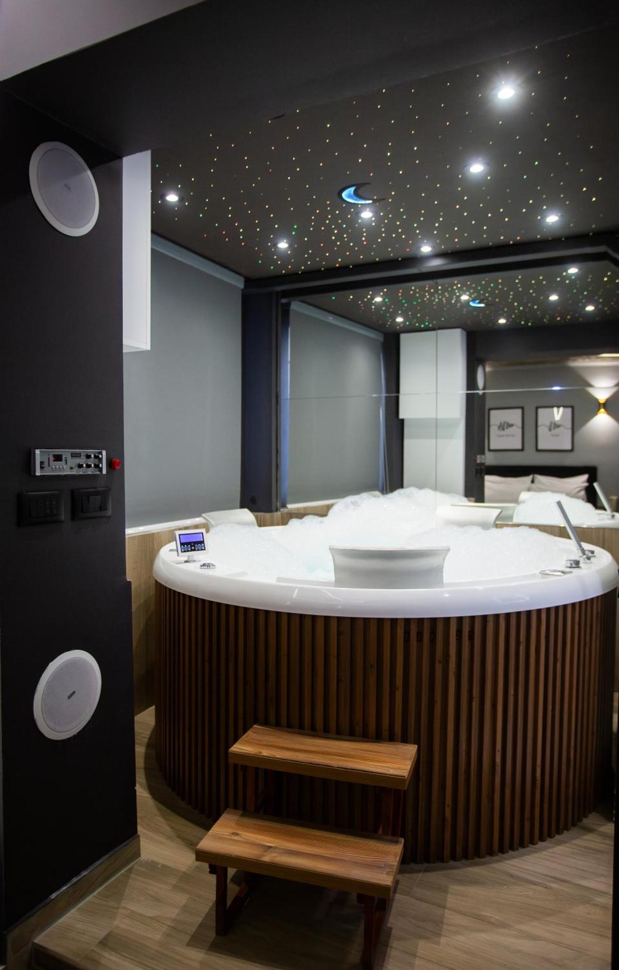 The Bubbles - Jacuzzi Hotel Tiranë Ngoại thất bức ảnh
