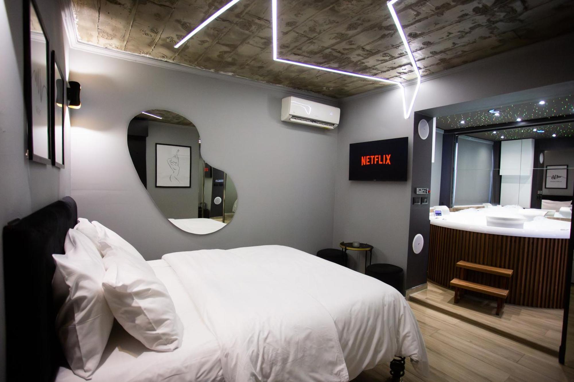 The Bubbles - Jacuzzi Hotel Tiranë Ngoại thất bức ảnh