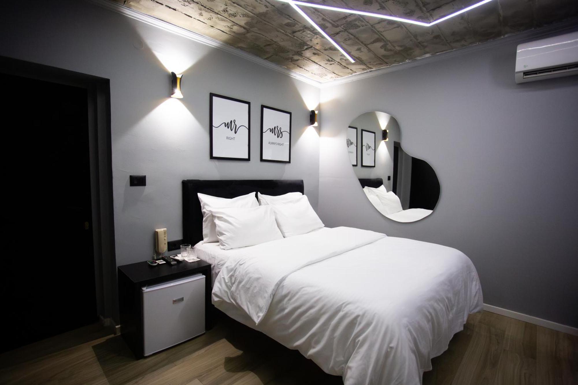 The Bubbles - Jacuzzi Hotel Tiranë Ngoại thất bức ảnh